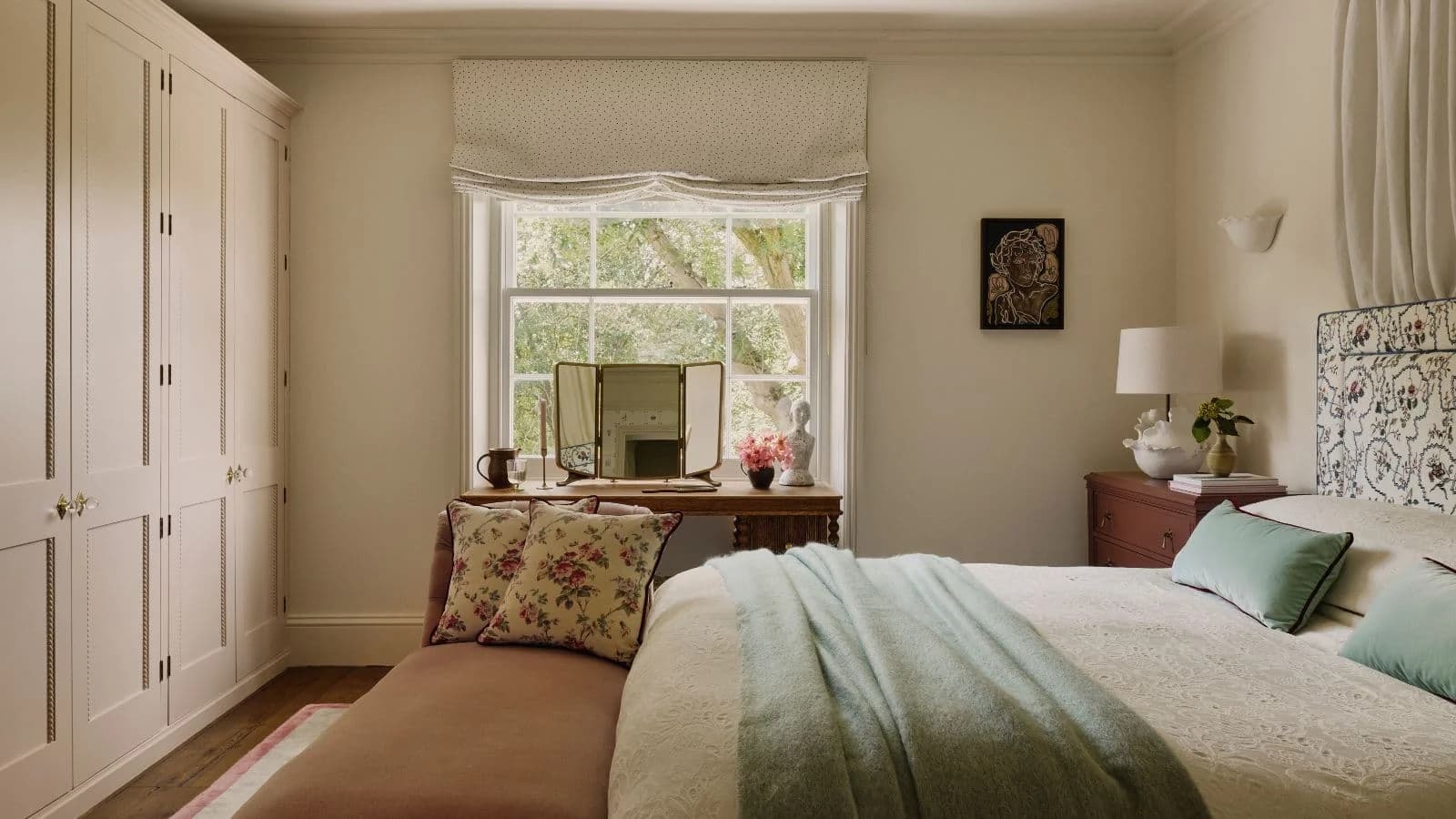The Royal Suite Nightstand Pair